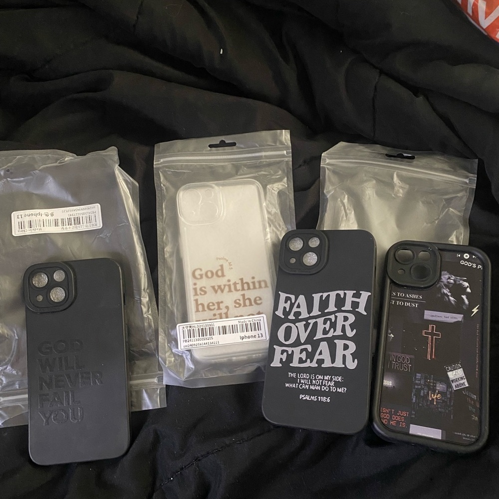 Lot of 4 phone cases (iPhone 13)